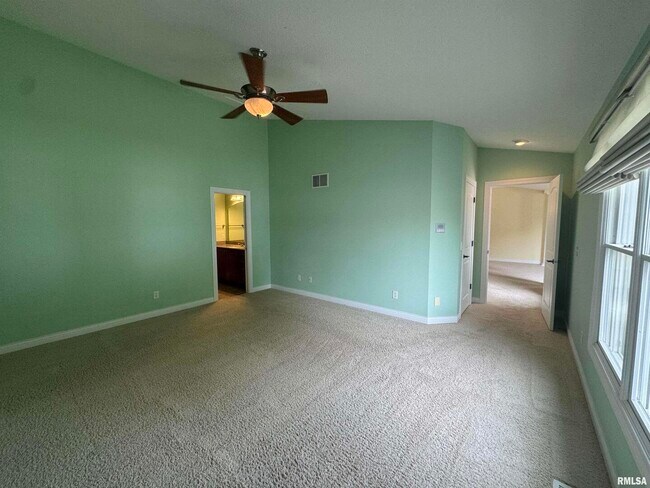 Building Photo - 3011 Belmont Pl