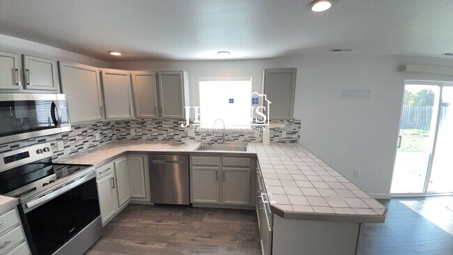 Building Photo - $1,250 Rent Credit - Charming 4-bedroom ho...