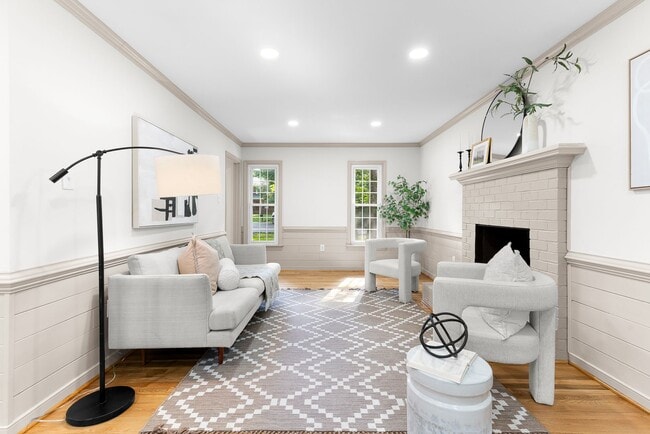 Building Photo - $3,000 / 4 br / 3 ba / 2,012 sqft