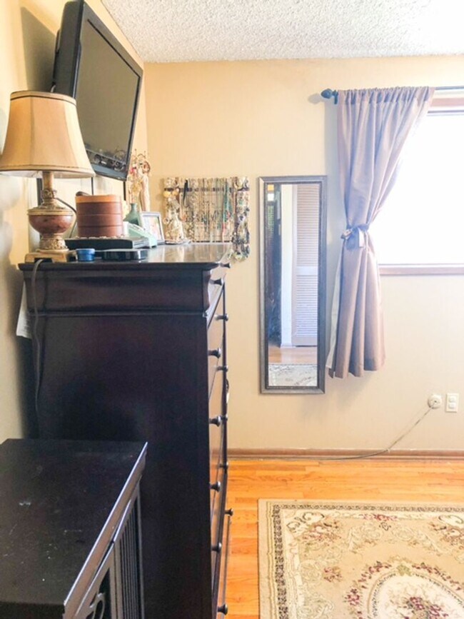 Building Photo - Great location in Milwaukie, OR! 3 bedroom...