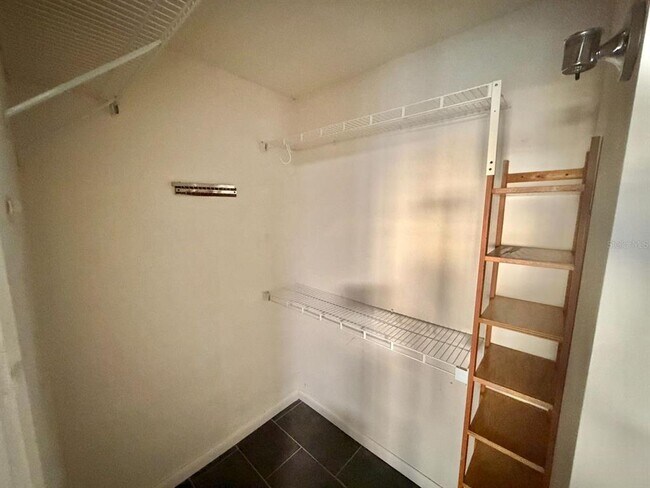 Building Photo - 653 Sherwood Dr