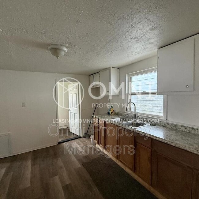 Building Photo - 8162 Orchard Ave
