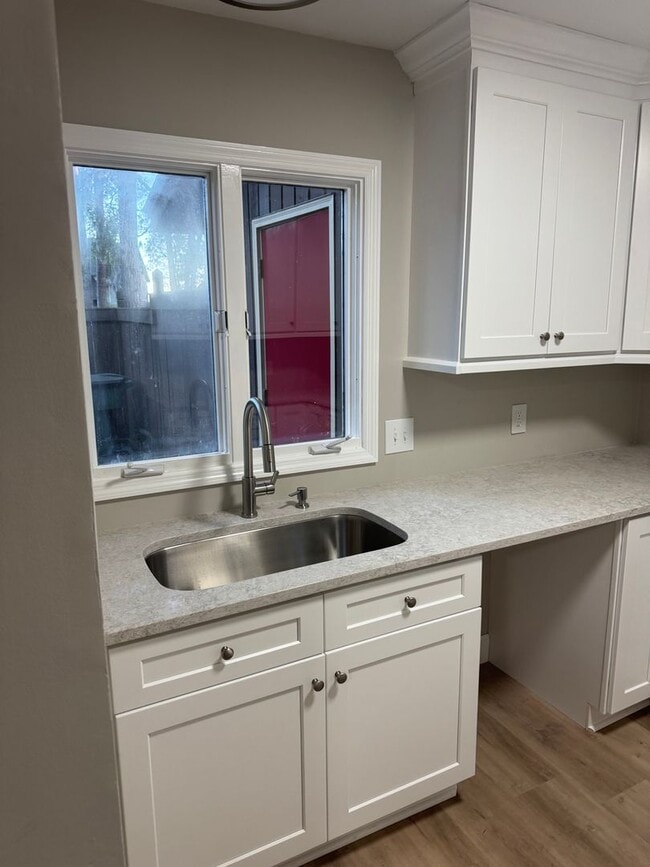 Building Photo - cute town home