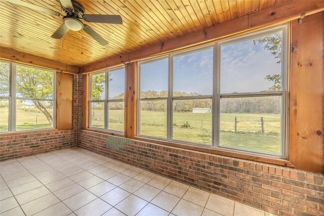 Building Photo - 3 Bedroom 2 Bathroom Home & 21 Acre Lot for rent.