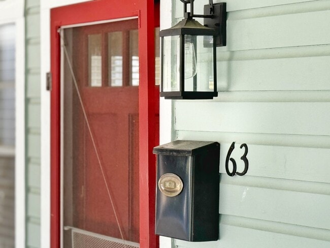 Building Photo - Newly remodeled Licolnville cottage in historic downtown St. Augustine