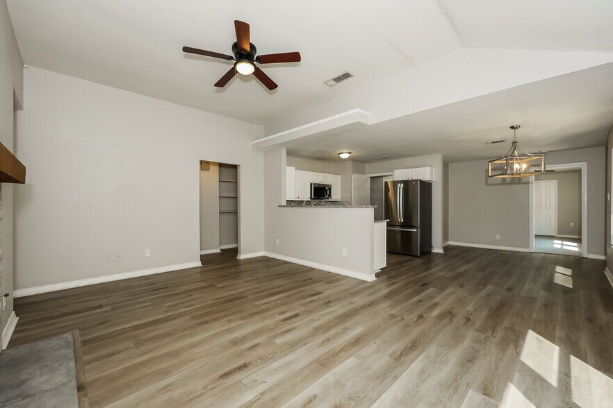 Building Photo - 522 Chancellorsville Dr