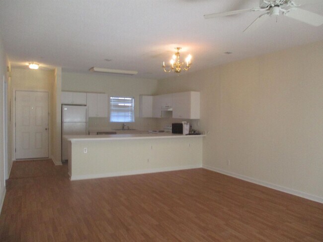 Building Photo - 3951 Gladiola Ct