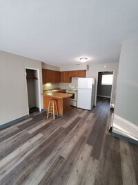 Building Photo - 417 N Washington Ave 8 family