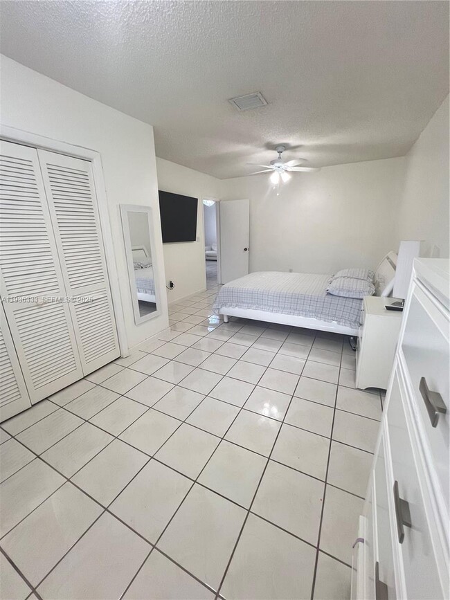 Building Photo - 1351 SW 70th Ave