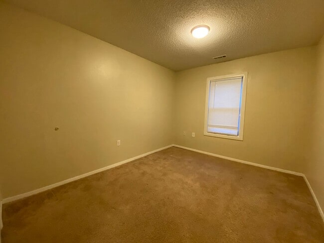 Building Photo - 1925 SE King Ave