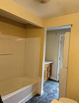 Building Photo - 536 W Pelham Rd