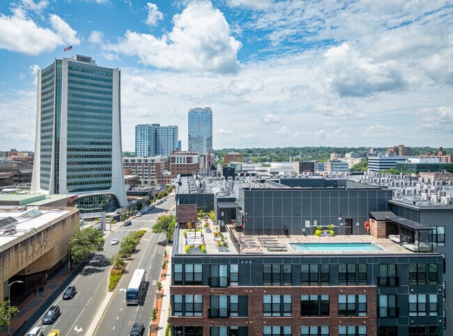 Building Photo - 150 Broad St
