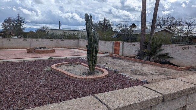 Building Photo - 3 Bedrooms and 2 Bath Rental