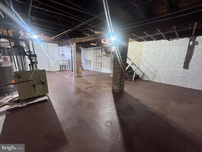 Building Photo - 2410 N Monroe St