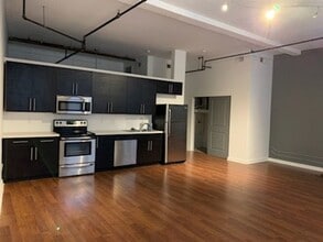 Building Photo - Dog Friendly Loft in Covington