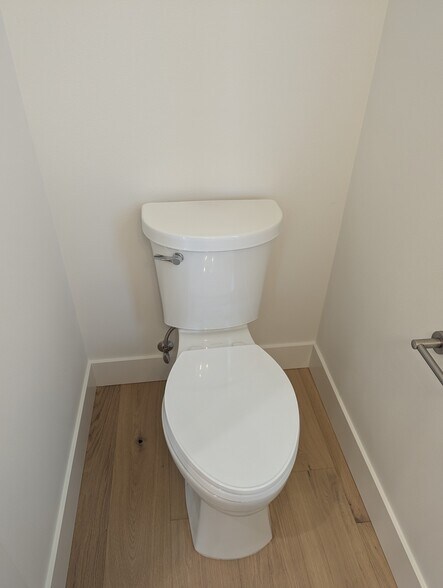 Building Photo - 5041 SE King Rd