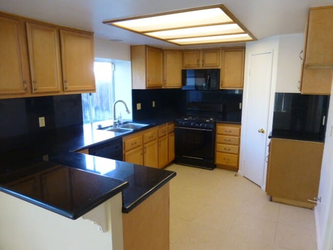Building Photo - COMING SOON! 4 Bedroom Home for Rent in Ca...