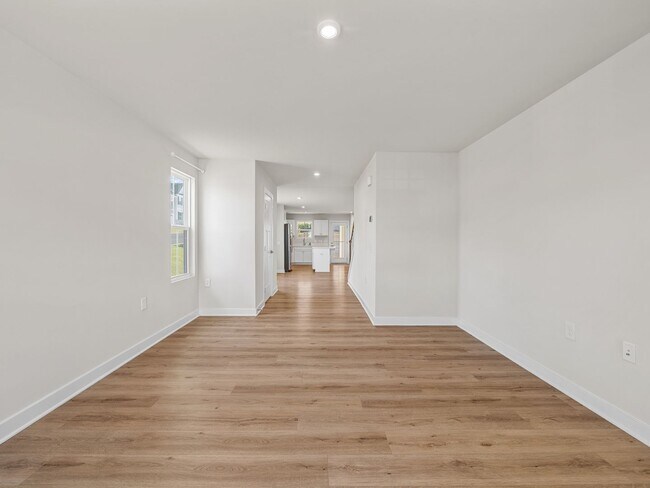 Building Photo - Beautiful 3 BR, 2.5 BA Townhome Located in...