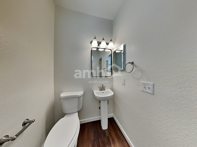 Building Photo - 3628 Red Baron Dr