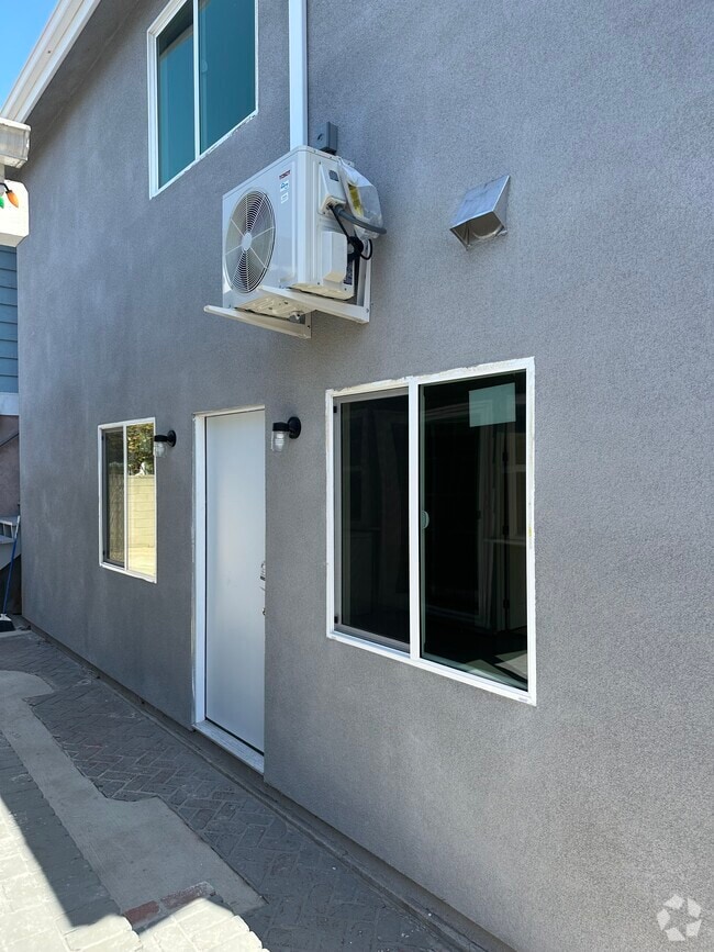 Building Photo - 8424 Ramsgate Ave
