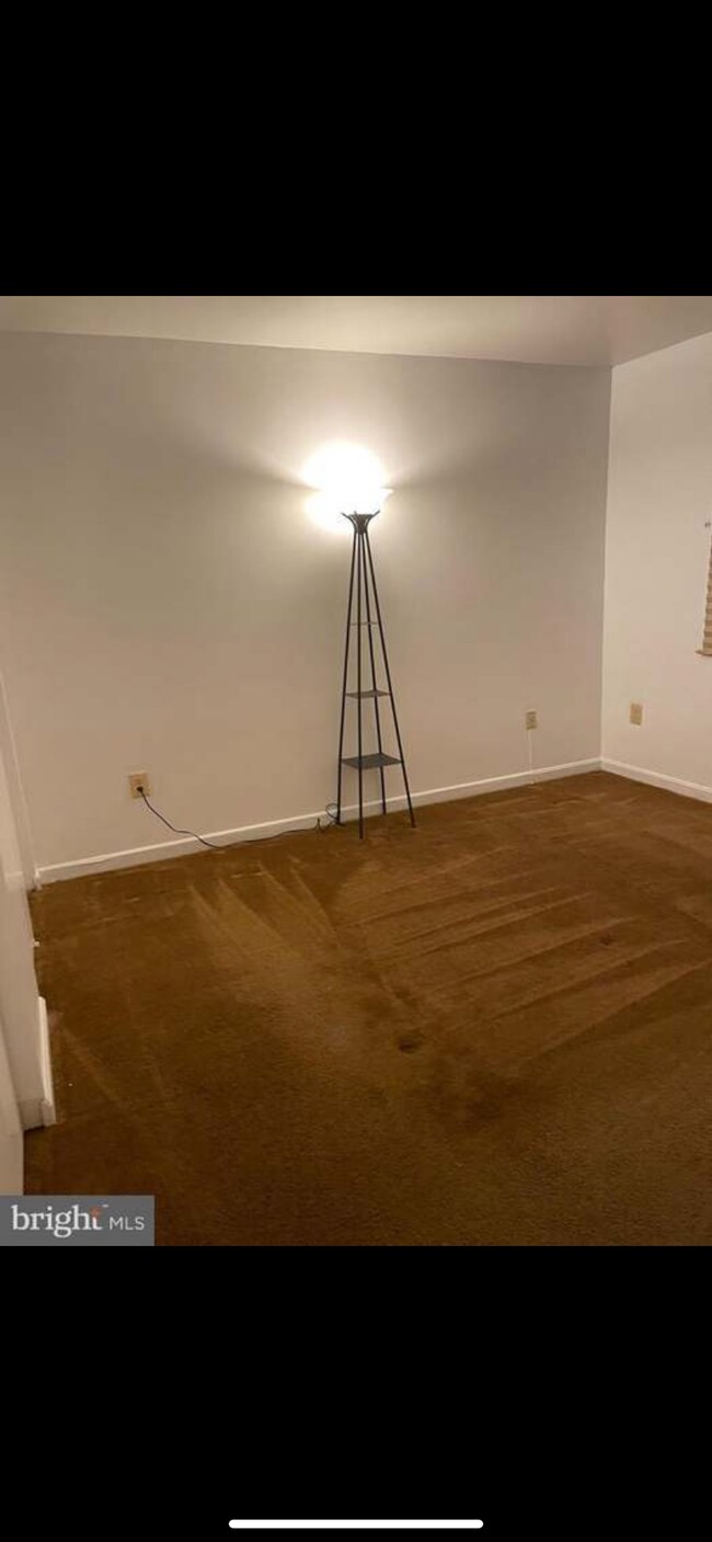 Building Photo - 1204 W