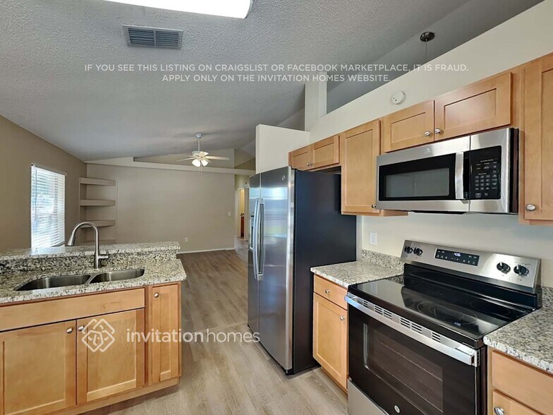 Building Photo - 472 Winding Oak Ln