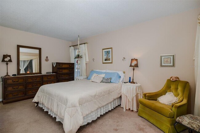 Building Photo - 8015 San Fernando Dr