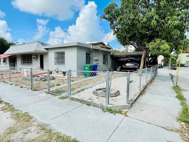 Primary Photo - 1445 NW 16th Ave