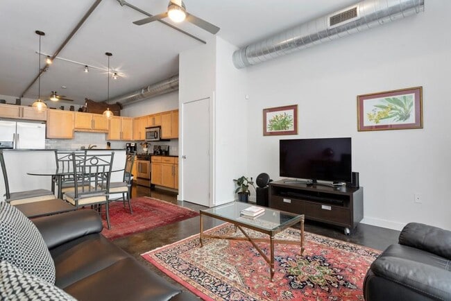 Building Photo - 1601 E Cesar Chavez St