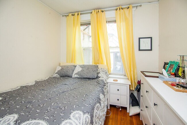 Building Photo - HOT Allston 1BR Listing!!