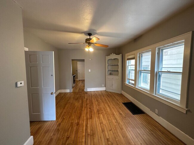 Building Photo - 824 E Wright St