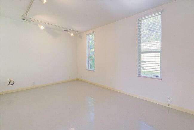 Building Photo - 1516 Bonnie Brae St