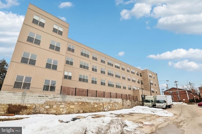 Building Photo - 30 W Allens Ln