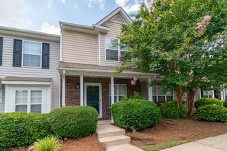 Building Photo - Charming 2-Bedroom Townhome in Prime Locat...