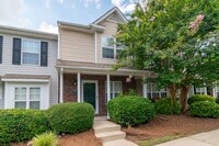 Building Photo - Charming 2-Bedroom Townhome in Prime Locat...