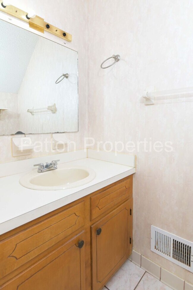 Building Photo - 104-106 Cherry Hall Drive - Outside CoC - TMS#004330-02-018