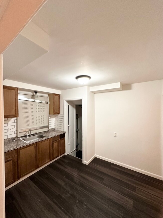 Building Photo - 18071 Albion Ave