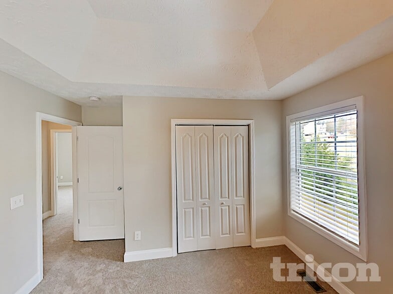 Building Photo - 97 Farmington Dr