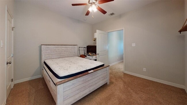 Building Photo - 302 Gilchrist Ave