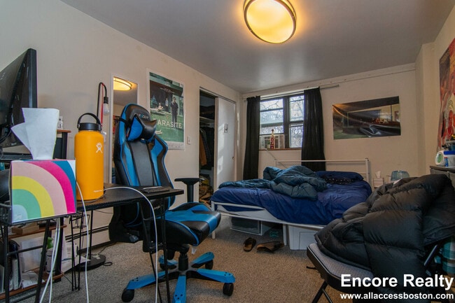 Building Photo - 448 Park Dr