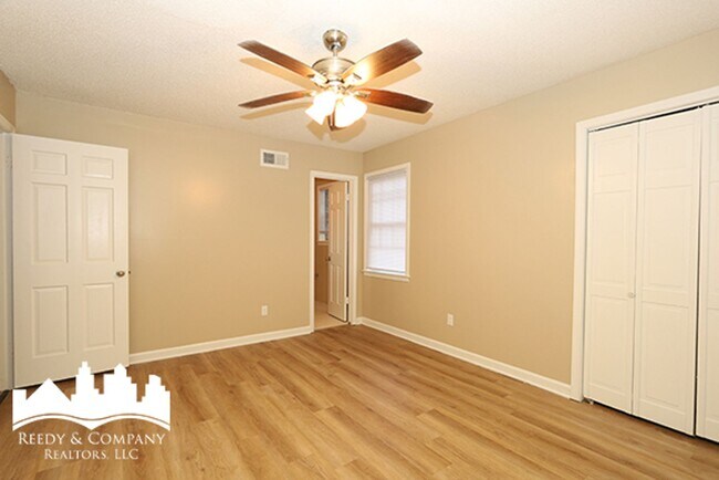 Building Photo - 3054 Pine Allee Cove