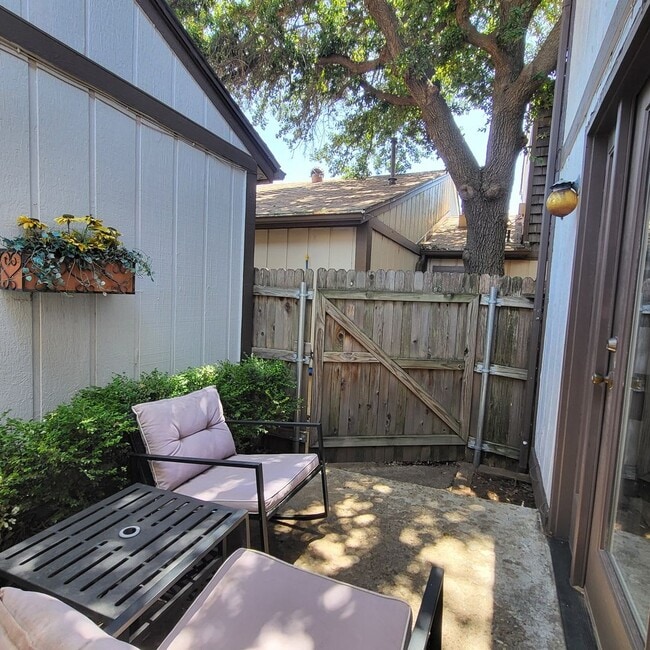 Building Photo - Furnished Rental for Lease