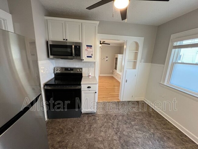 Building Photo - 3464 Granton Ave