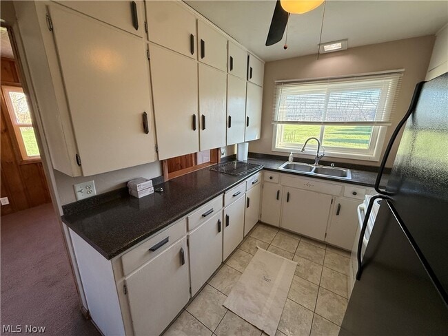 Building Photo - 2024 Delaware Dr SE