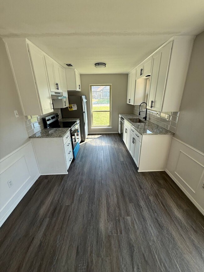 Building Photo - LEMONWOOD7412-14