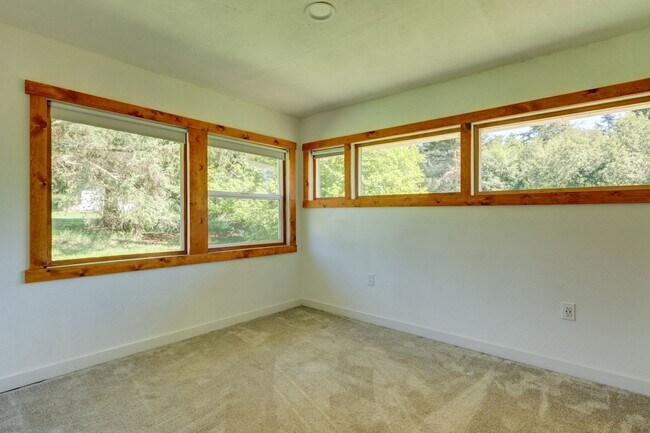 Building Photo - 3 Bed 2 Bath on West Beach