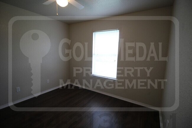 Building Photo - 2701 Alma Dr