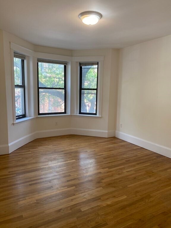 Building Photo - 39 Hemenway St