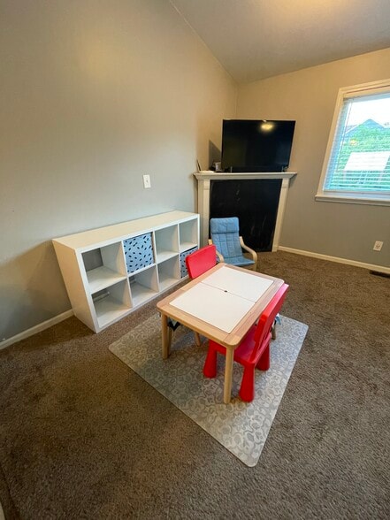 Building Photo - 2863 Foster Ave