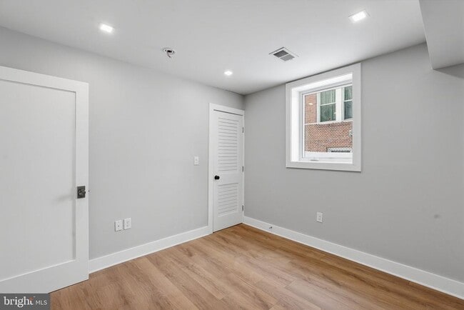 Building Photo - 1301 Somerset Pl NW